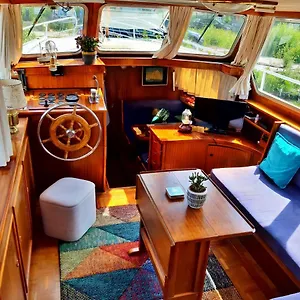 https://motor-yacht-amstelle.ihotelsrotterdam.com